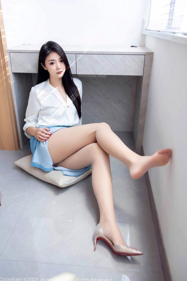   XiuRen秀人网-7314-可樂Vicky白衬衫蓝短裙，极致丝袜美腿高跟鞋，职场OL风格女神写真第31张图片