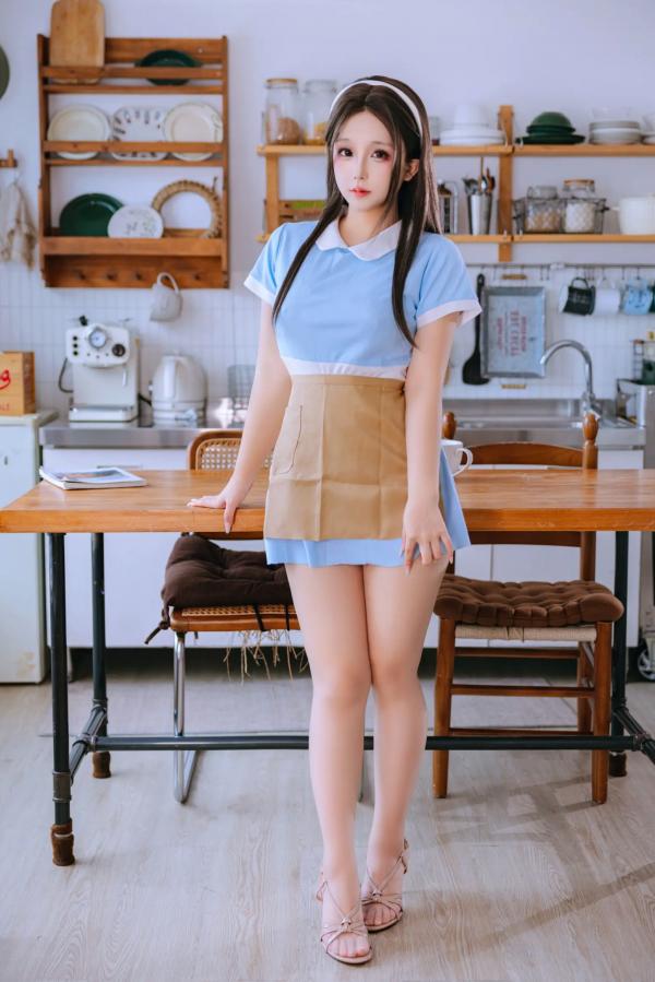    【Cosplay日奈娇】蛋糕售卖员主题大尺度私房照，清纯制服与性感蕾丝诱惑，居家私密空间摄影[171P]第1张图片