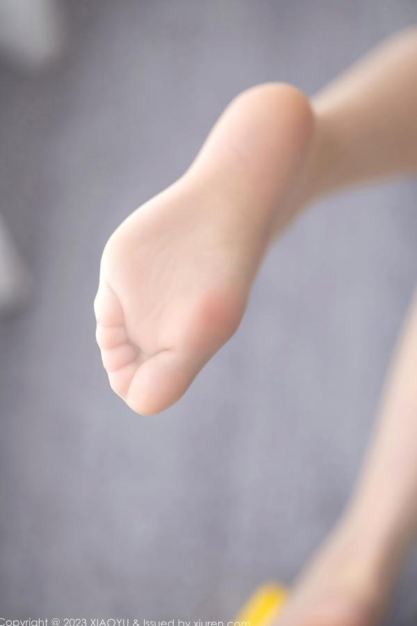 杨晨晨 sugar小甜心CC  XiaoYu语画界-1126-杨晨晨Yome：明媚亮黄居家私房写真，诱惑连衣短裙演绎极致美感，无圣光大尺度唯美视觉盛宴第33张图片