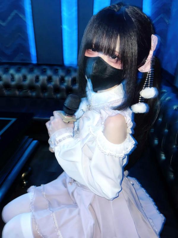    纸悦Etsu_ko - 与地雷系女子的ktv约会 [44P]第1张图片