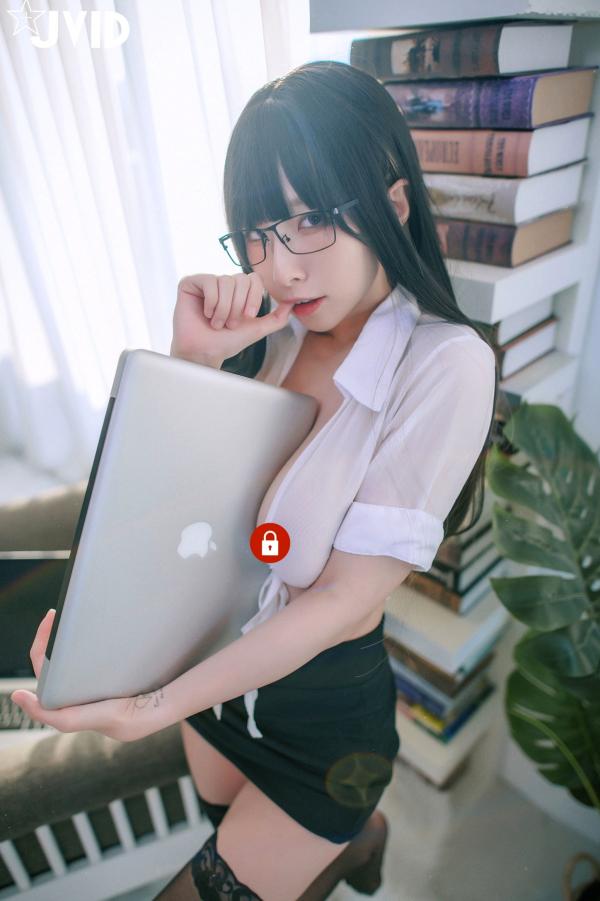   JVID-黎菲儿-超完美巨乳-色色的女同事加班时の脱衣诱惑-2022.11.28第6张图片