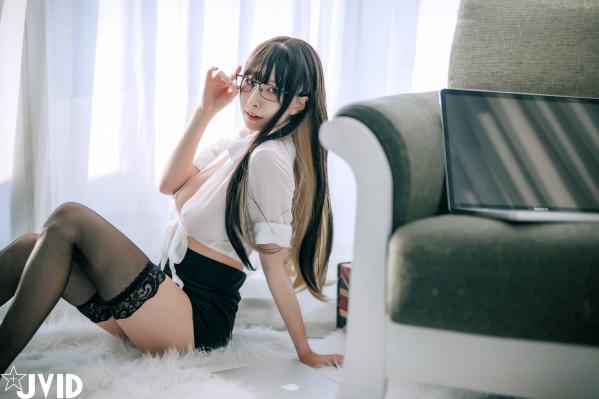    JVID-黎菲儿-超完美巨乳-色色的女同事加班时の脱衣诱惑-2022.11.28第13张图片