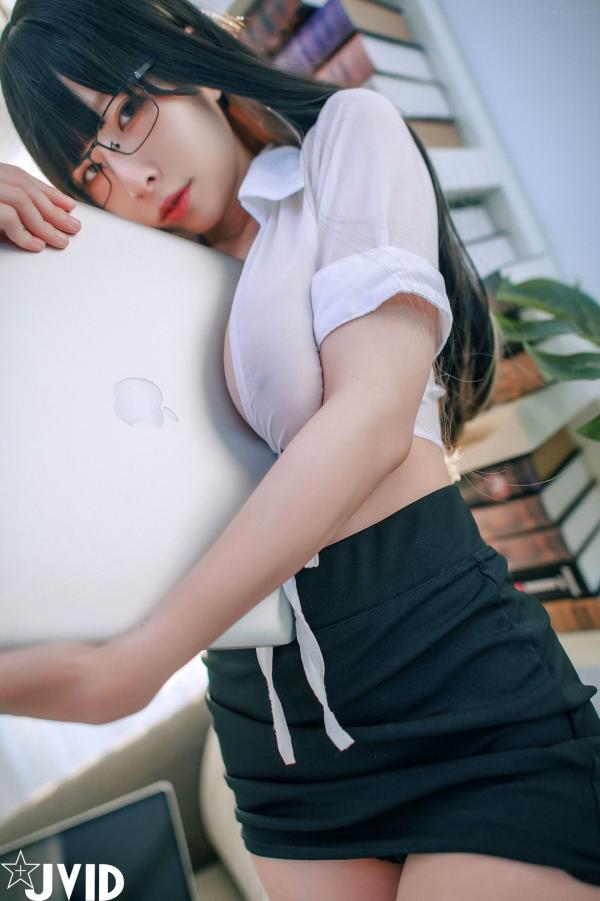    JVID-黎菲儿-超完美巨乳-色色的女同事加班时の脱衣诱惑-2022.11.28第32张图片