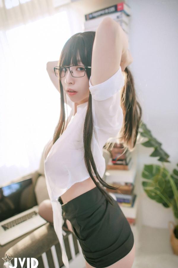    JVID-黎菲儿-超完美巨乳-色色的女同事加班时の脱衣诱惑-2022.11.28第40张图片