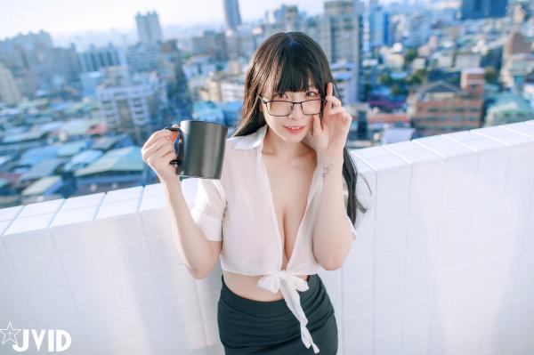    JVID-黎菲儿-超完美巨乳-色色的女同事加班时の脱衣诱惑-2022.11.28第42张图片