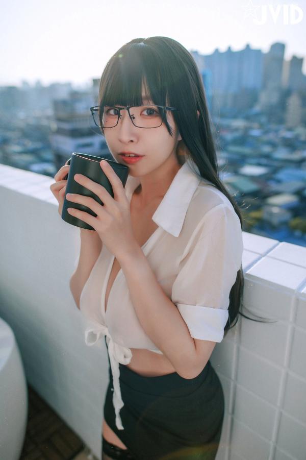    JVID-黎菲儿-超完美巨乳-色色的女同事加班时の脱衣诱惑-2022.11.28第44张图片