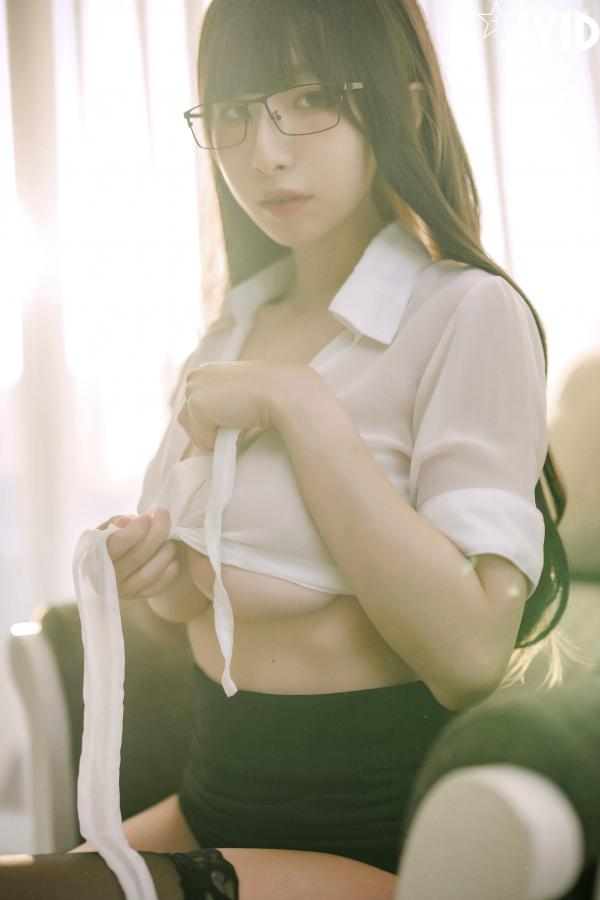    JVID-黎菲儿-超完美巨乳-色色的女同事加班时の脱衣诱惑-2022.11.28第58张图片