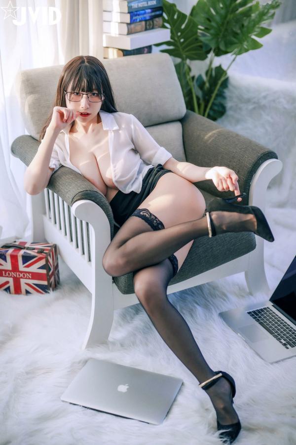    JVID-黎菲儿-超完美巨乳-色色的女同事加班时の脱衣诱惑-2022.11.28第65张图片