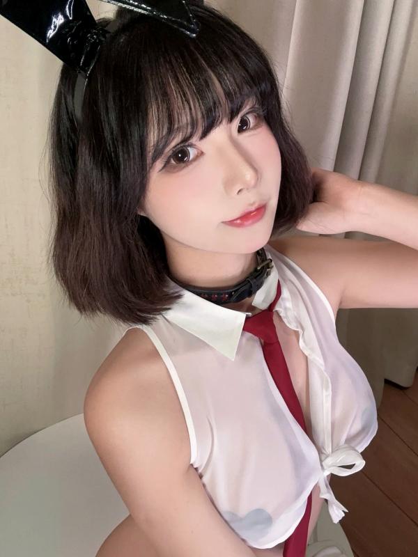    yuuhui玉汇 - 清纯学生兔COS服诱惑，透视制服与黑丝美腿的极致碰撞写真作品[50P]第4张图片