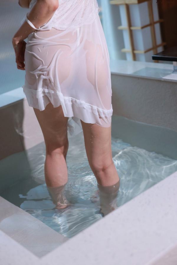    韩国美女Yuze-白色吊带睡衣浴室湿身诱惑-私房唯美写真-OASIS-SWEETBOX-Vol.35第73张图片