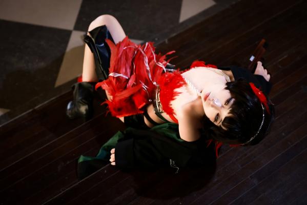    G44不会受伤 重返未来1999 斯奈德COS写真 教堂唯美意境大片 [39P]第13张图片