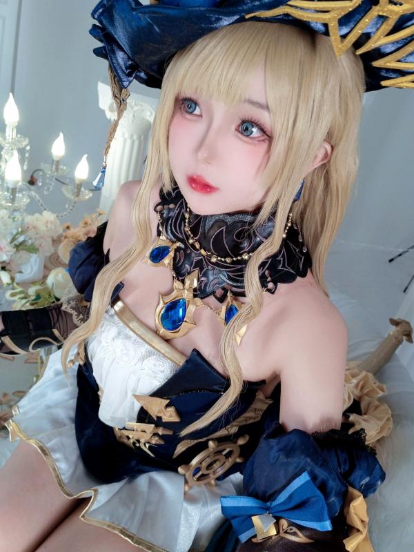    日奈娇《原神》娜维娅Cosplay精品写真，华丽礼服与私房性感视觉盛宴，角色还原与身材福利完美结合第64张图片