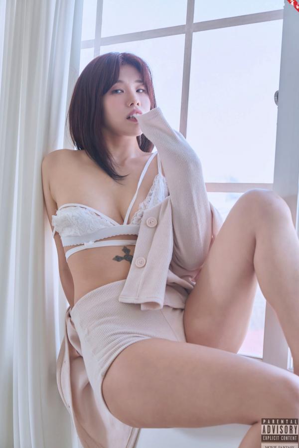    韩国美女Dayoung-怀旧之情-室内卧室私房写真-纯欲诱惑-大尺度柔美身姿-Nostalgia Fantasy Story Vol.1第7张图片