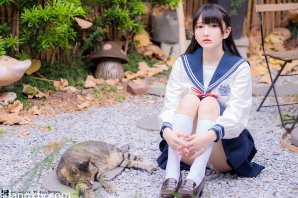    Fantasy-Factory小丁Ding水手服少女，榻榻米上的猫咪互动与校园风写真，清新诱惑的二次元私房大片第3张图片