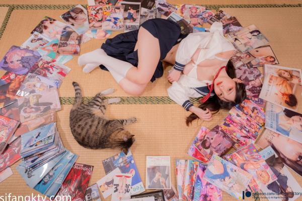    Fantasy-Factory小丁Ding水手服少女，榻榻米上的猫咪互动与校园风写真，清新诱惑的二次元私房大片第27张图片