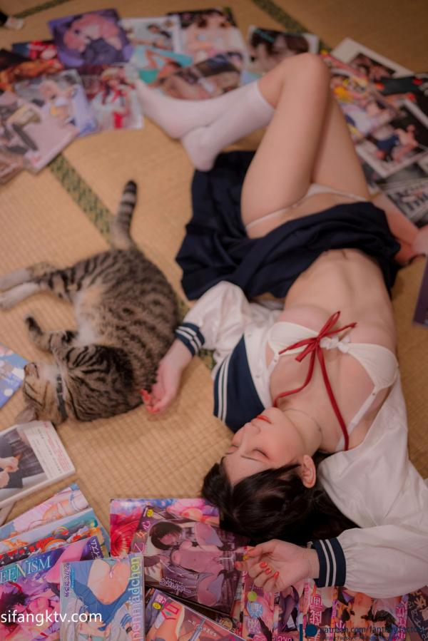    Fantasy-Factory小丁Ding水手服少女，榻榻米上的猫咪互动与校园风写真，清新诱惑的二次元私房大片第29张图片