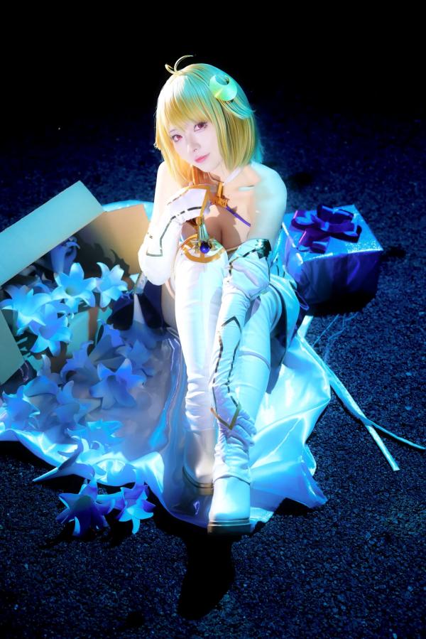    G44不会受伤 FGO 白色月姬角色扮演，夜景灯光渲染下的清冷公主唯美演绎，高颜值高质量二次元COS大片第14张图片