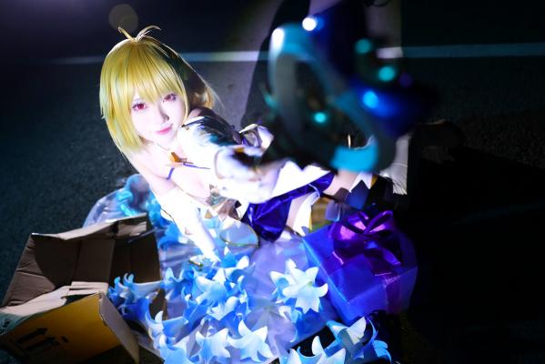    G44不会受伤 FGO 白色月姬角色扮演，夜景灯光渲染下的清冷公主唯美演绎，高颜值高质量二次元COS大片第21张图片