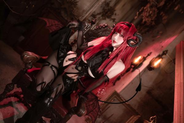    切切celia - 兴登堡魅魔COS，暗黑哥特风格角色扮演，性感迷人视觉盛宴第3张图片