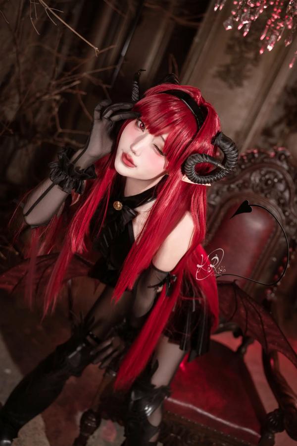    切切celia - 兴登堡魅魔COS，暗黑哥特风格角色扮演，性感迷人视觉盛宴第4张图片