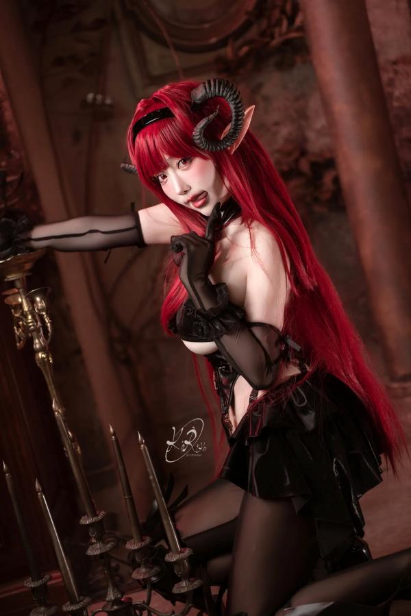    切切celia - 兴登堡魅魔COS，暗黑哥特风格角色扮演，性感迷人视觉盛宴第9张图片
