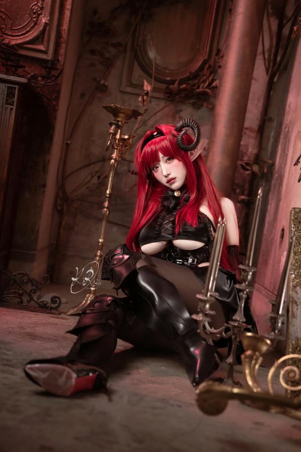    切切celia - 兴登堡魅魔COS，暗黑哥特风格角色扮演，性感迷人视觉盛宴第15张图片