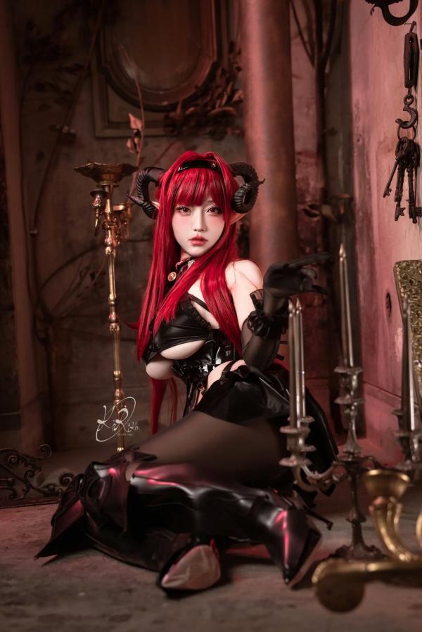    切切celia - 兴登堡魅魔COS，暗黑哥特风格角色扮演，性感迷人视觉盛宴第16张图片