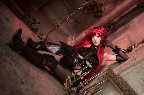    切切celia - 兴登堡魅魔COS，暗黑哥特风格角色扮演，性感迷人视觉盛宴第18张图片