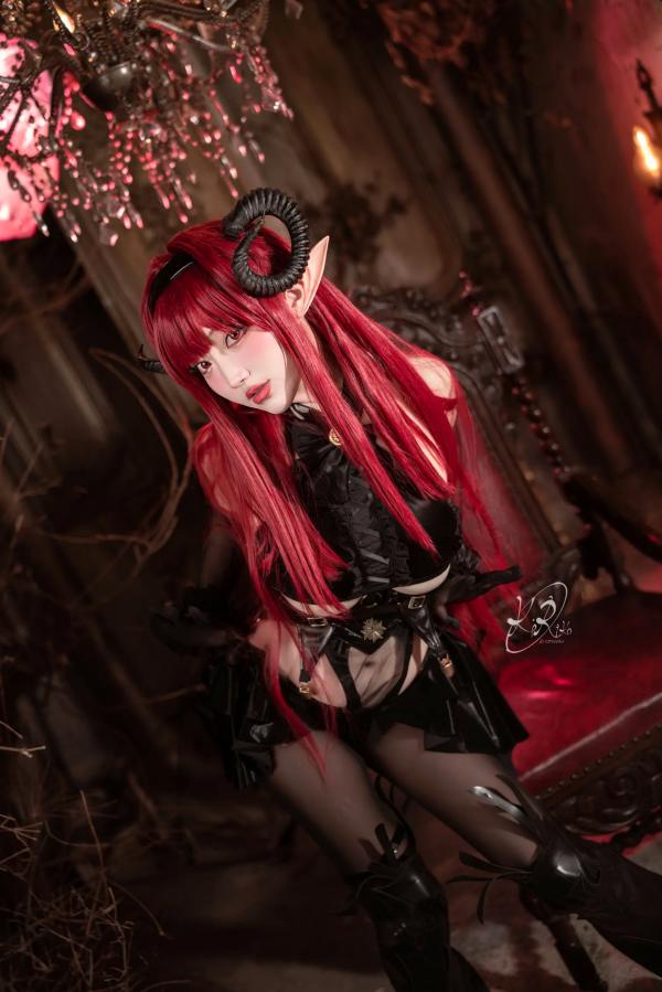    切切celia - 兴登堡魅魔COS，暗黑哥特风格角色扮演，性感迷人视觉盛宴第20张图片