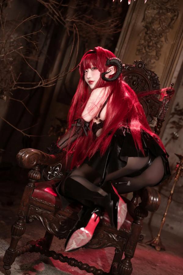    切切celia - 兴登堡魅魔COS，暗黑哥特风格角色扮演，性感迷人视觉盛宴第24张图片
