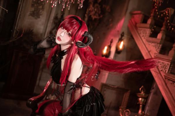    切切celia - 兴登堡魅魔COS，暗黑哥特风格角色扮演，性感迷人视觉盛宴第25张图片