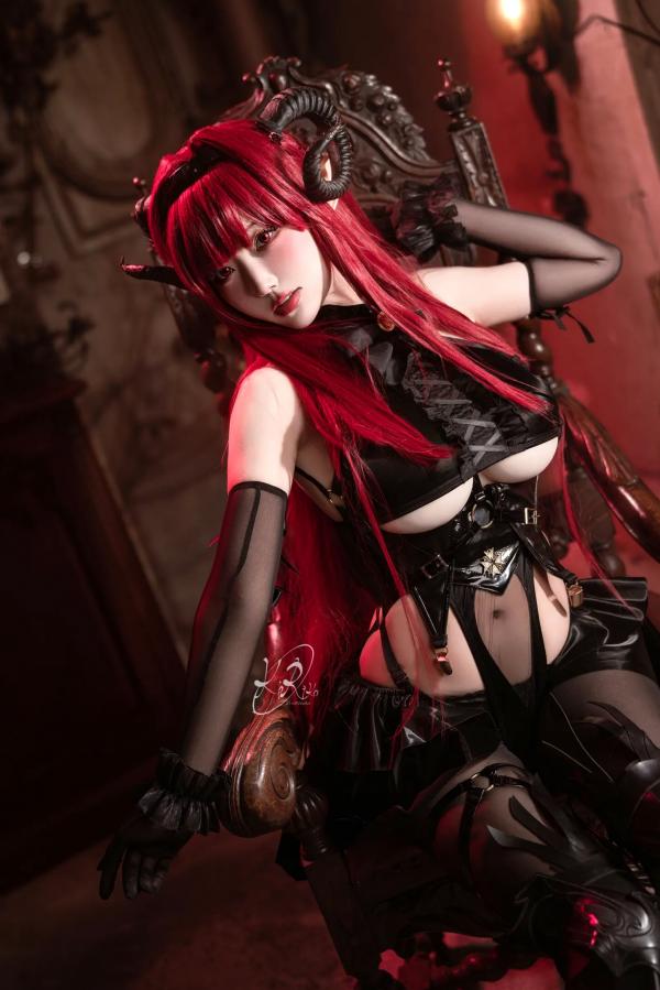    切切celia - 兴登堡魅魔COS，暗黑哥特风格角色扮演，性感迷人视觉盛宴第30张图片