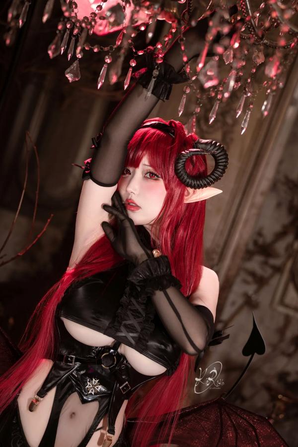    切切celia - 兴登堡魅魔COS，暗黑哥特风格角色扮演，性感迷人视觉盛宴第35张图片