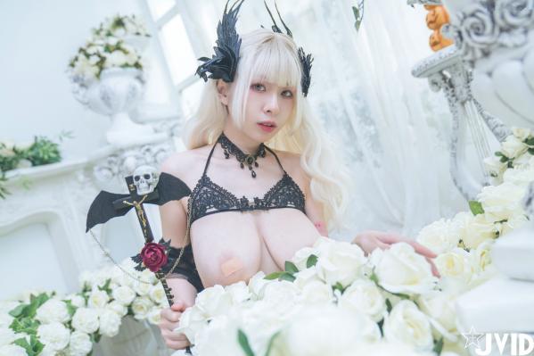   JVID黎菲儿与艾妃万圣节系列写真：暗黑哥特风蕾丝内衣，黑丝诱惑与美乳胴体，万圣之夜致命挑逗大尺度演绎第37张图片