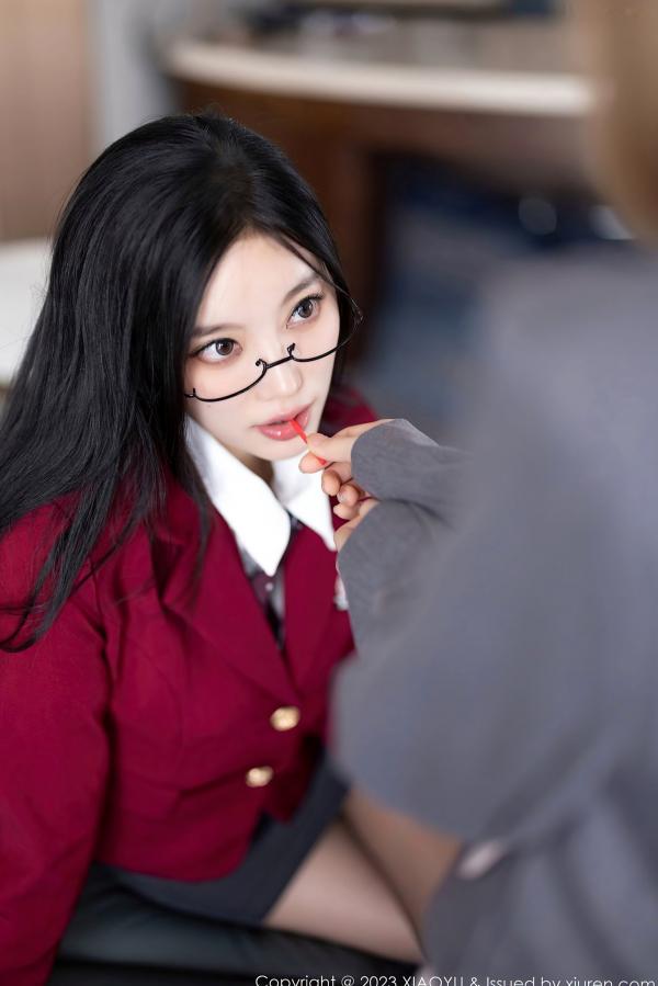 杨晨晨 sugar小甜心CC  语画界杨晨晨Yome-红衣制服短裙眼镜诱惑-职场校园风角色扮演-黑丝美腿私房写真-无圣光大尺度第23张图片