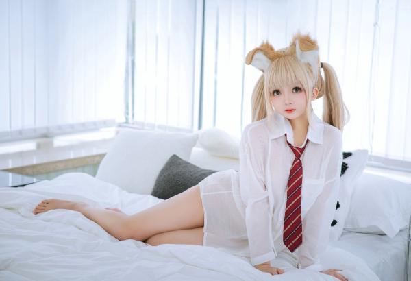   日奈娇-白色衬衫小狗角色扮演，甜美清纯与性感诱惑的极致碰撞第1张图片