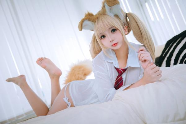    日奈娇-白色衬衫小狗角色扮演，甜美清纯与性感诱惑的极致碰撞第13张图片
