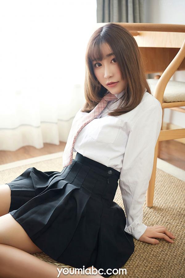    YouMi尤蜜：绯月樱Cherry私房写真，清纯学生妹制服诱惑，极致美腿与白嫩肌肤，无圣光尺度大，尽显灵动撩人风采第5张图片