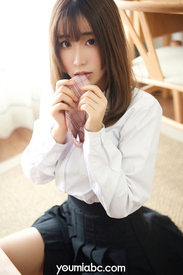    YouMi尤蜜：绯月樱Cherry私房写真，清纯学生妹制服诱惑，极致美腿与白嫩肌肤，无圣光尺度大，尽显灵动撩人风采第10张图片