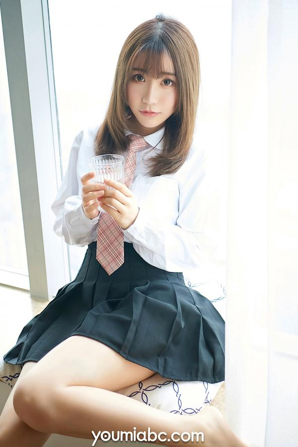    YouMi尤蜜：绯月樱Cherry私房写真，清纯学生妹制服诱惑，极致美腿与白嫩肌肤，无圣光尺度大，尽显灵动撩人风采第16张图片