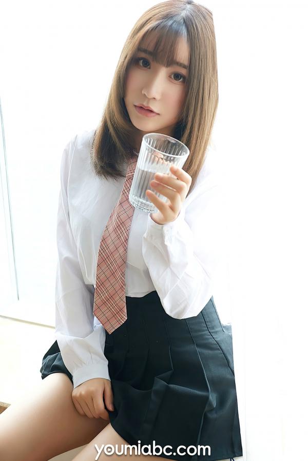    YouMi尤蜜：绯月樱Cherry私房写真，清纯学生妹制服诱惑，极致美腿与白嫩肌肤，无圣光尺度大，尽显灵动撩人风采第18张图片