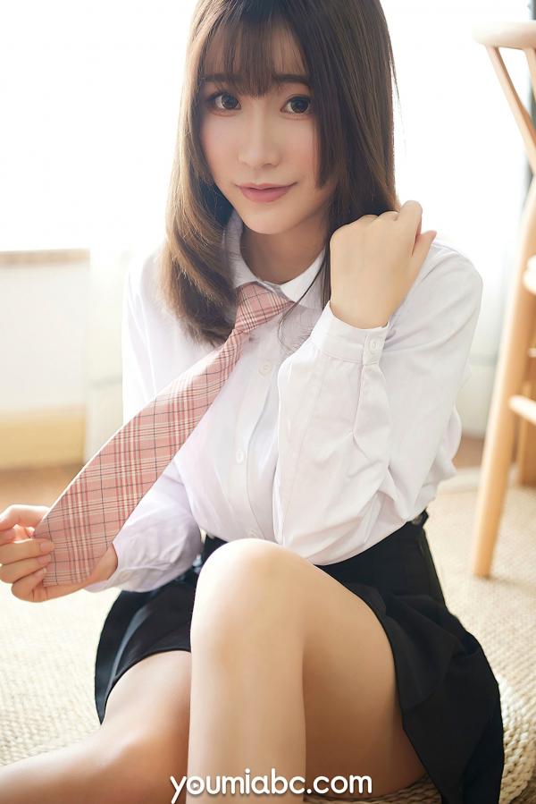    YouMi尤蜜：绯月樱Cherry私房写真，清纯学生妹制服诱惑，极致美腿与白嫩肌肤，无圣光尺度大，尽显灵动撩人风采第21张图片