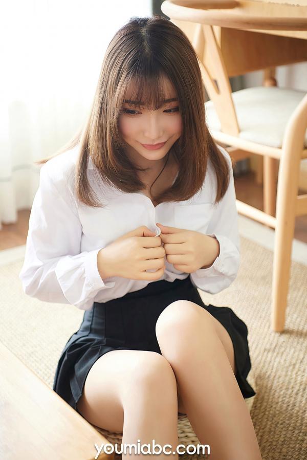    YouMi尤蜜：绯月樱Cherry私房写真，清纯学生妹制服诱惑，极致美腿与白嫩肌肤，无圣光尺度大，尽显灵动撩人风采第22张图片