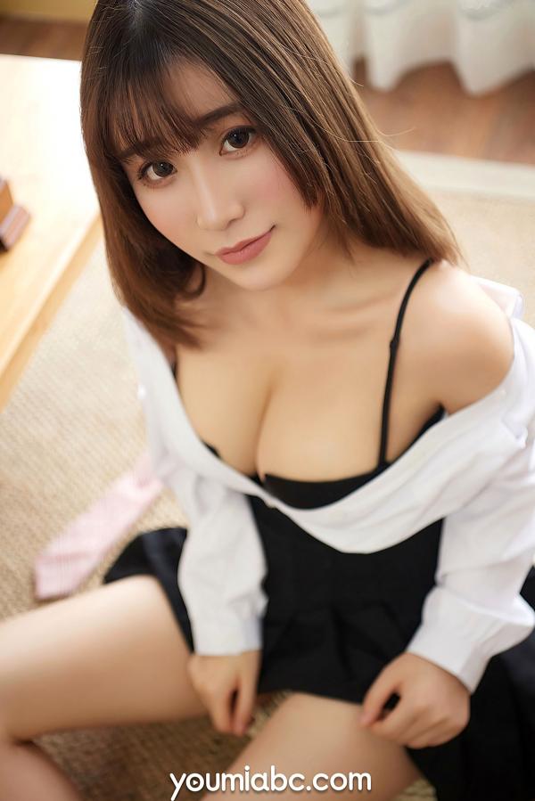    YouMi尤蜜：绯月樱Cherry私房写真，清纯学生妹制服诱惑，极致美腿与白嫩肌肤，无圣光尺度大，尽显灵动撩人风采第31张图片