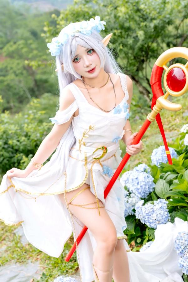    PoppaChan - 葬送的芙莉莲Cosplay，花海森系梦幻精灵，绝美白嫩私房艺术照 [38P]第1张图片