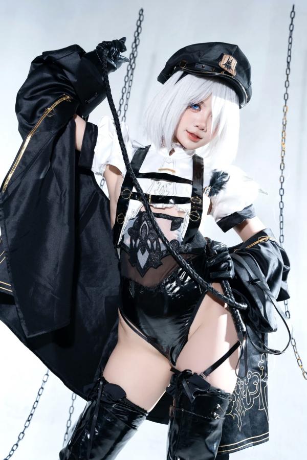    PoppaChan - 2B Police制服诱惑，冷艳Cosplay，皮衣锁链绝美身材，极致性感唯美大尺度摄影第2张图片