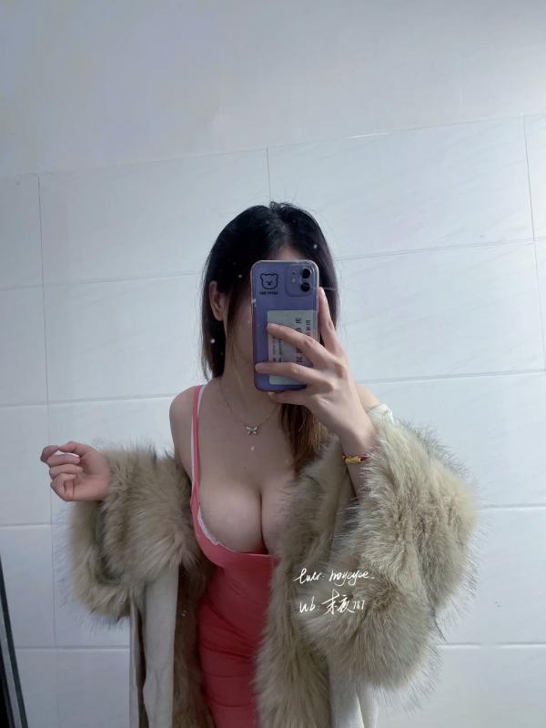    末夜787粉色裙子：性感吊带私房照，傲人火辣身材与精致诱惑写真第12张图片