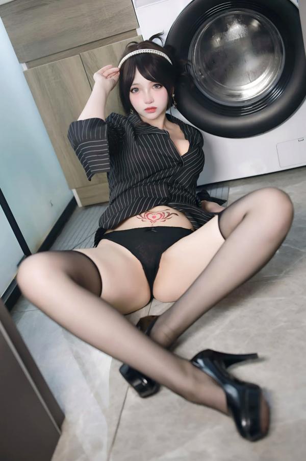    疯猫ss 吊带丝袜西装制服诱惑 私房写真居家室内黑丝美腿 [71P]第14张图片