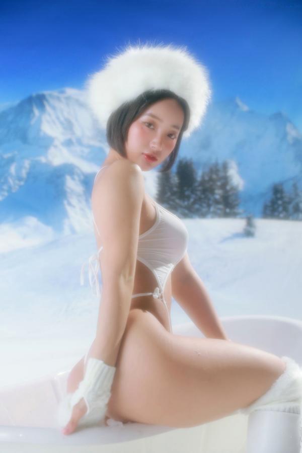    韩国美女Booty Queen雪地写真：极简透视比基尼，冷傲雪景中的极致性感诱惑，Pinkpie Vol.1第6张图片