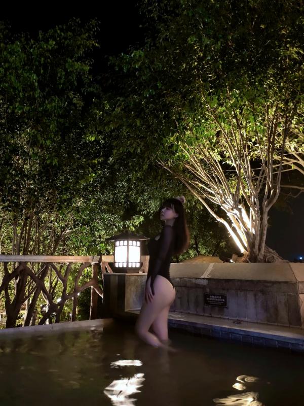    亚马逊鲶鱼黑色高叉泳装浴室温泉私拍写真，优雅性感尽显曼妙身姿[19P]第17张图片